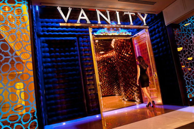 Welcome To Sin City! (24 pics)