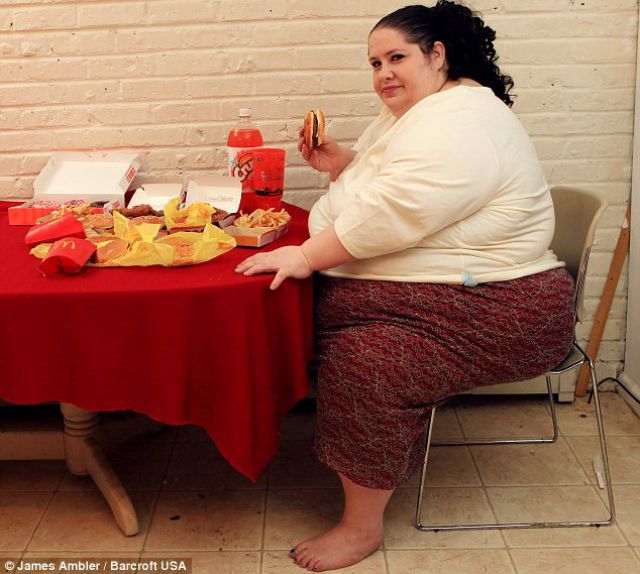 Woman Decides to Become the World&rsquo;s Fattiest (6 pics)