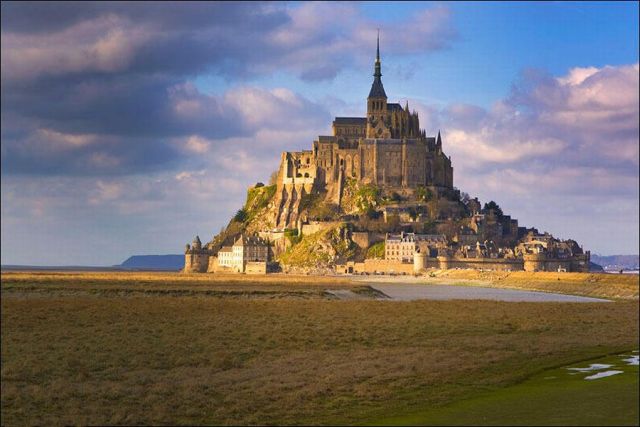 Mont Saint Michel - A Rocky Town in the Middle of the Sea (14 pics)