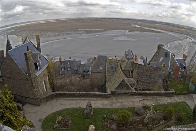 Mont Saint Michel - A Rocky Town in the Middle of the Sea (14 pics)