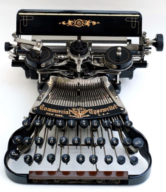 Beautiful Old-Time Typewriters (49 pics)