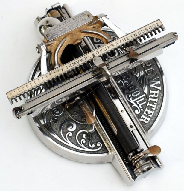 Beautiful Old-Time Typewriters (49 pics)