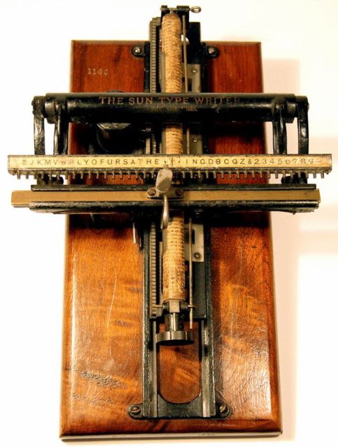 Beautiful Old-Time Typewriters (49 pics)