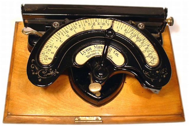 Beautiful Old-Time Typewriters (49 pics)