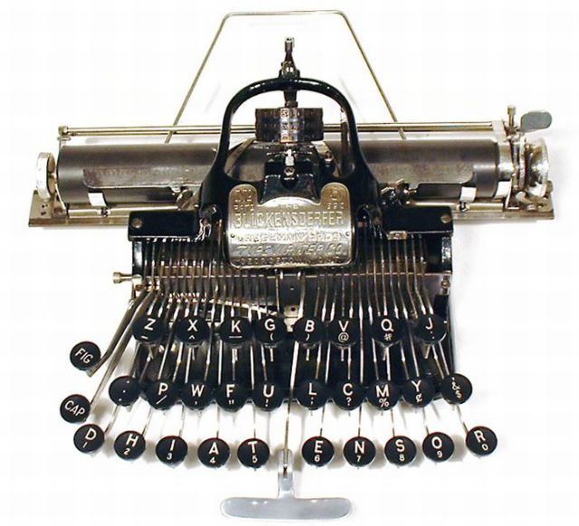 Beautiful Old-Time Typewriters (49 pics)