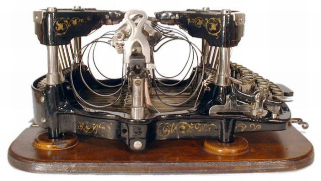 Beautiful Old-Time Typewriters (49 pics)