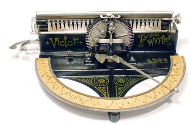 Beautiful Old-Time Typewriters (49 pics)