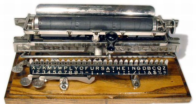 Beautiful Old-Time Typewriters (49 pics)