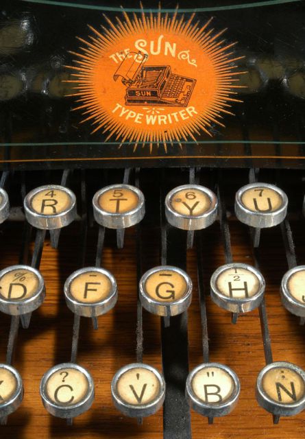 Beautiful Old-Time Typewriters (49 pics)