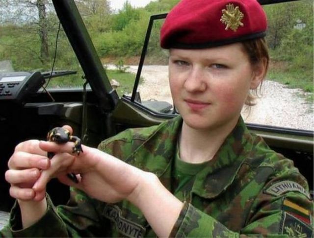 Women In Military (48 pics)