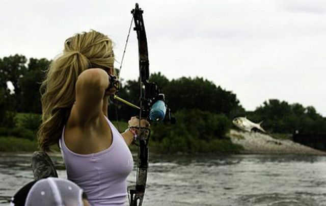 Bow Fishing Goes Wrong… (9 pics) Bow Fishing Goes Wrong… (9 pics)