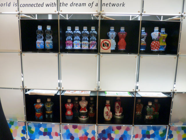 Japanese Bottled Water (5 pics)