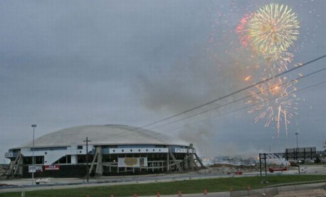 Texas Stadium Gone in 25 Seconds (10 pics + 1 video)