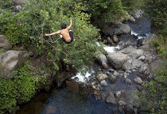 A Teen Took a Leap of His Life… (5 pics)