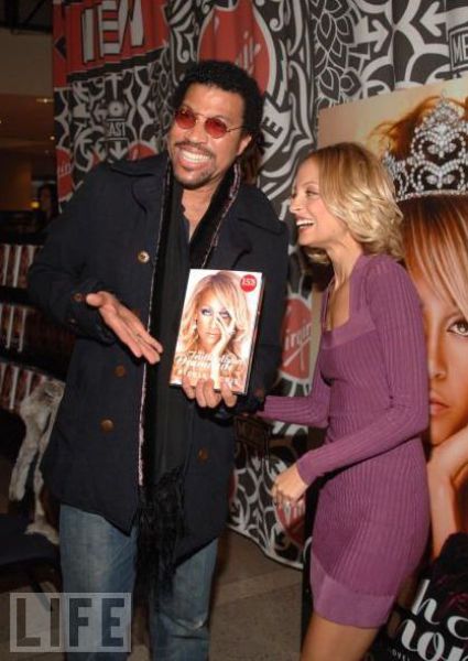 Famous Fathers and Daughters (31 pics)