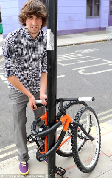 Bicycle with a Surprise (4 pics)