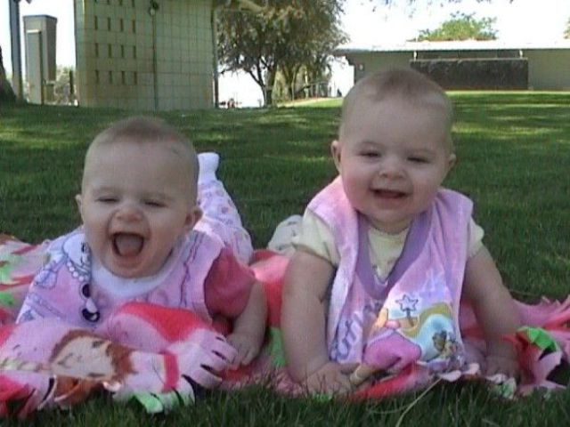 Such Sweet Twins (17 pics)