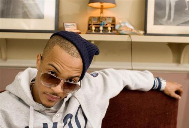 Celebrity Facebook Fans (40 pics)