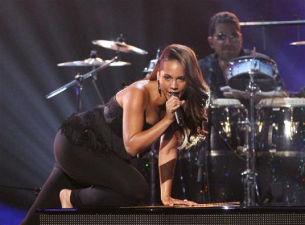 Celebrity Facebook Fans (40 pics)