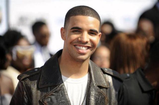 Celebrity Facebook Fans (40 pics)