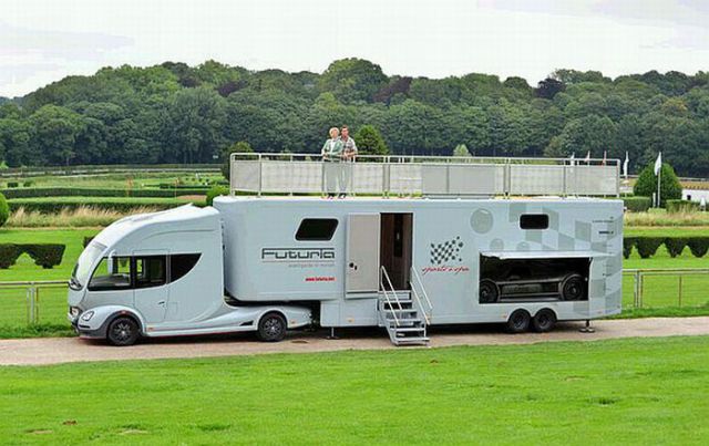 Yacht on Wheels (16 pics)