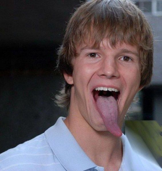 A Gene Simmons Copycat (6 pics)