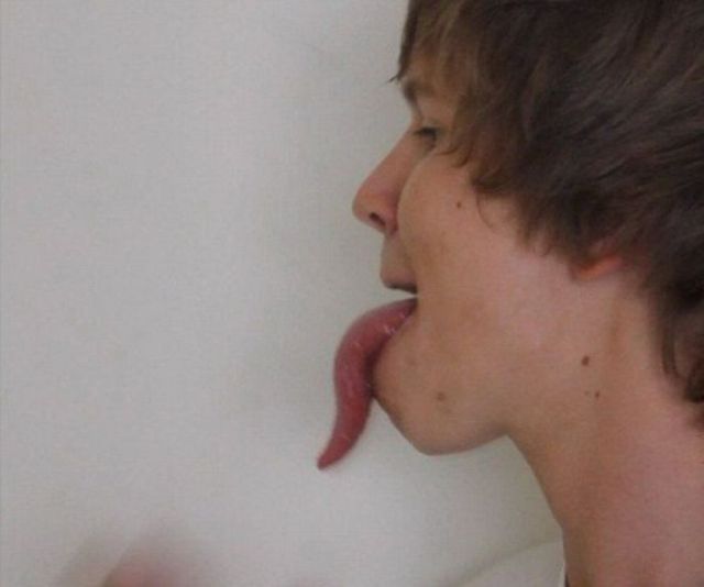 A Gene Simmons Copycat (6 pics)