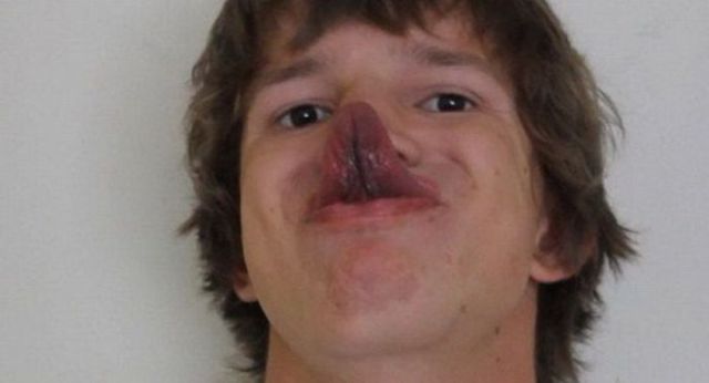 A Gene Simmons Copycat (6 pics)