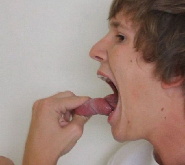 A Gene Simmons Copycat (6 pics)