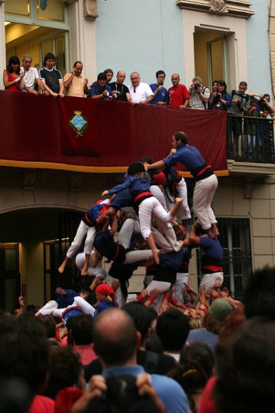 The Falling Human Towers (28 pics + 1 video)