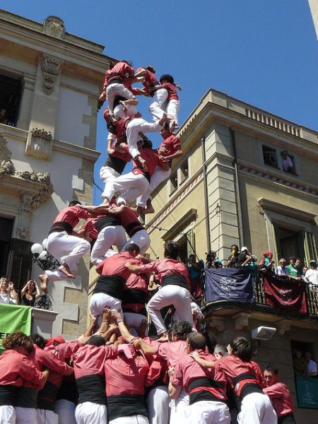 The Falling Human Towers (28 pics + 1 video)