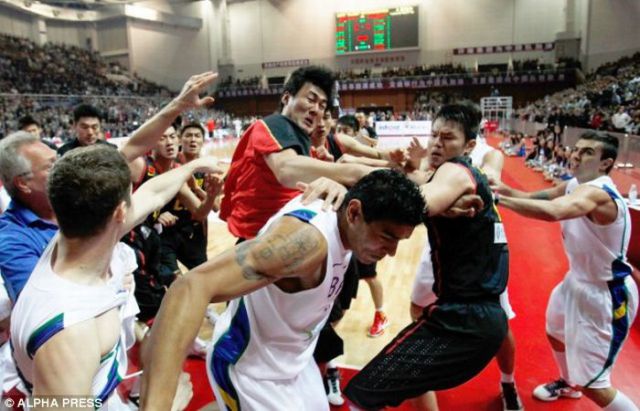 A Fight at a Basketball Game (20 pics + 1 video)