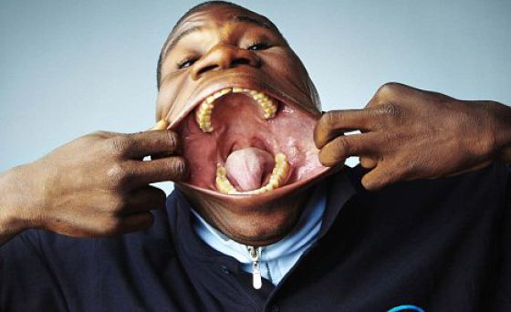 The Man with the Widest Mouth in the World (4 pics + 1 video)