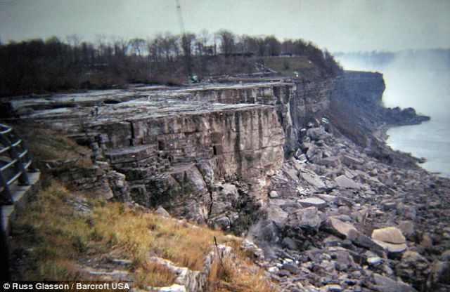 A Completely Dry Niagara Falls