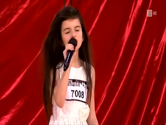 7-Year-Old Girl Wows the Judges of Norway's Got Talent  (VIDEO)