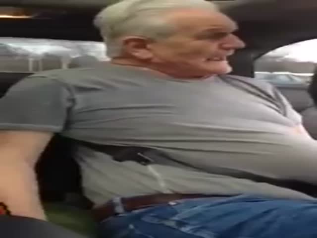 Old Guy Stuck in Car's Seatbelt Is Hilarious 