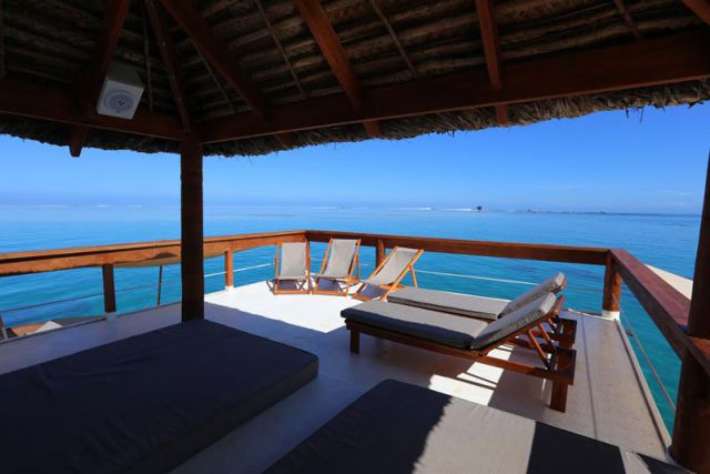 A Stunning Floating Bar That Is a Must-Visit Venue in Fiji A Stunning Floating Bar That Is a Must-Visit Venue in Fiji