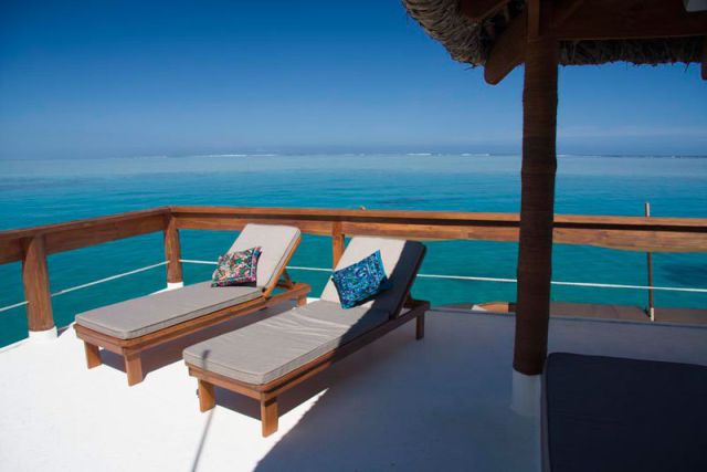 A Stunning Floating Bar That Is a Must-Visit Venue in Fiji A Stunning Floating Bar That Is a Must-Visit Venue in Fiji