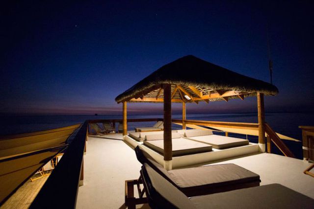 A Stunning Floating Bar That Is a Must-Visit Venue in Fiji A Stunning Floating Bar That Is a Must-Visit Venue in Fiji