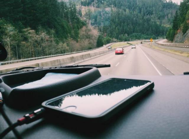 The Most Useful Smartphone Hacks to Try Out the Next Time You Go Travelling