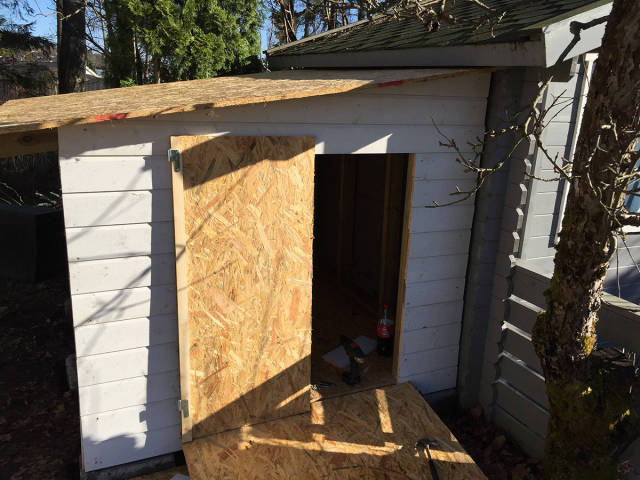 Amazing Mini-Garage That A Caring Father Built For His Son