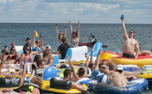 Hundreds Of Drunk American Floaters Were Blown Onto Canadian Shore