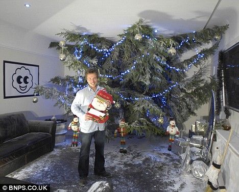 A christmass tree that stretches from the floor through the roof  of the house (5 photos)