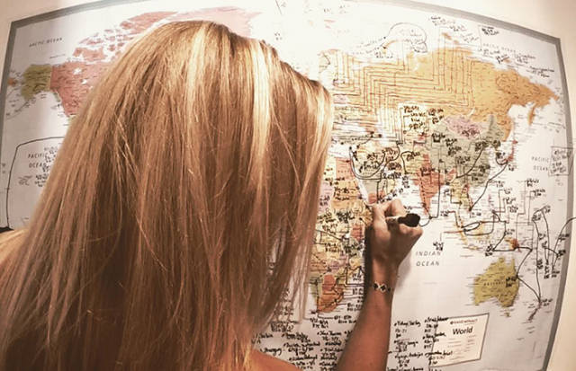 Woman Casually Travels Around The World And Becomes The First Woman To Visit All Countries At The Age Of… 27