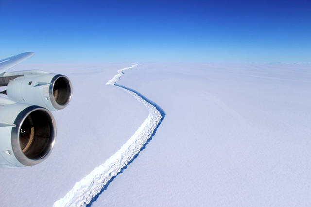 Still Don’t Believe In Global Warming? This Iceberg Will Make You Believe!