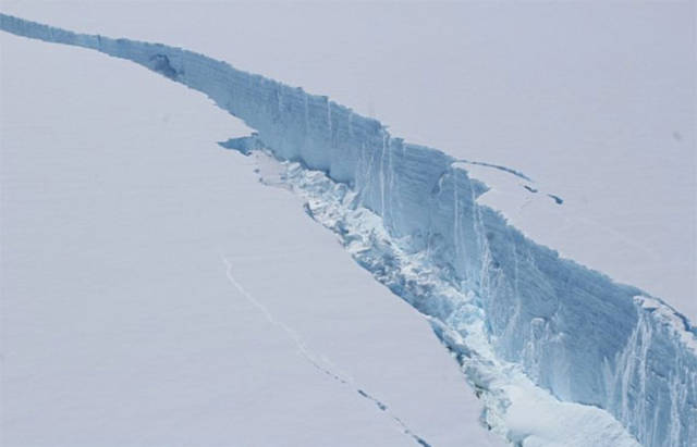 Still Don’t Believe In Global Warming? This Iceberg Will Make You Believe!