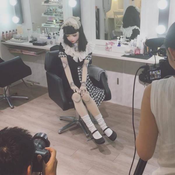 In Japan, You Can Be A Human Doll Even Without Plastic Surgery
