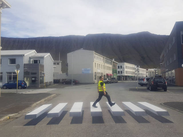 Iceland Uses 3D Illusion To Control Speeding Cars