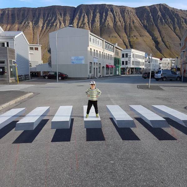Iceland Uses 3D Illusion To Control Speeding Cars