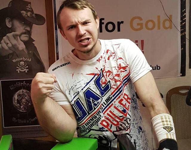 Guy Was Born With A Popeye Right Arm – Finds Good Use For It